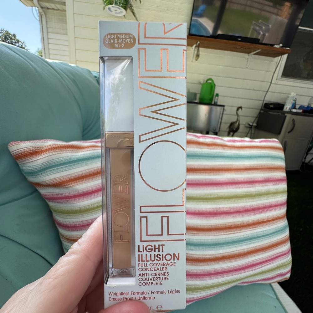 Flower Beauty Light Illusion Full Coverage Concealer - Light Medium